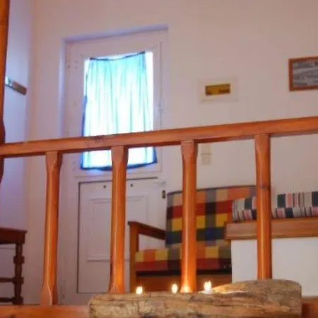 Level Apartment *